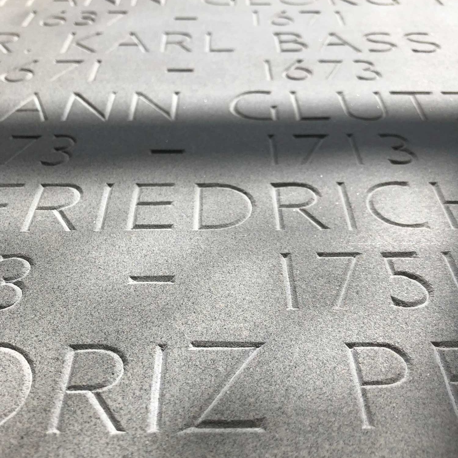 manufactur-steinmetz-inschrift-grabstein-gedenkstein-web